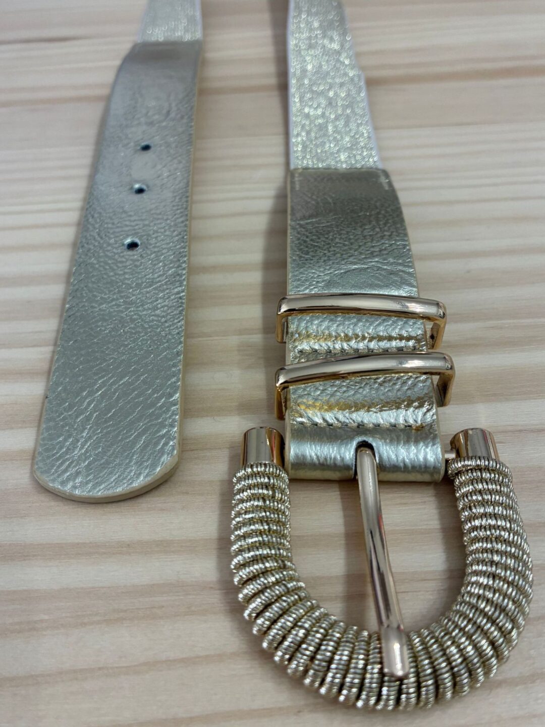 Cinturón elástico dorado