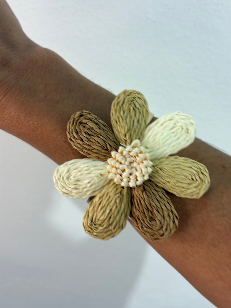 Brazalete rafia flor