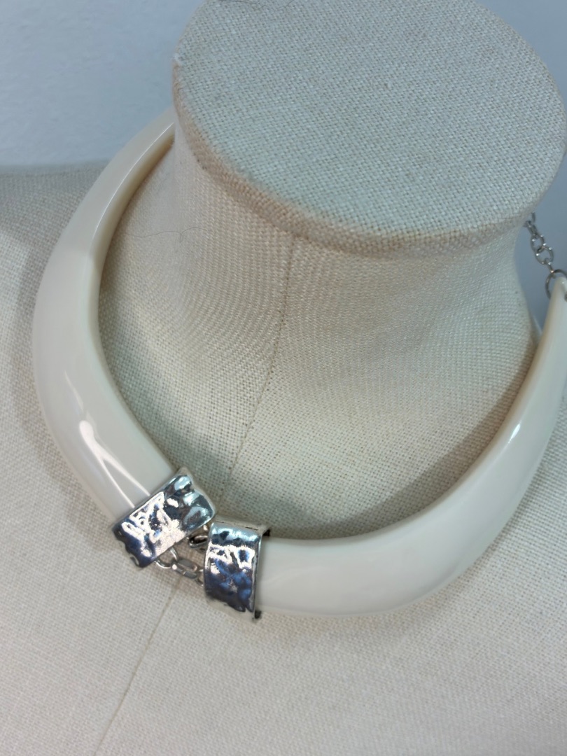 Collar de hueso