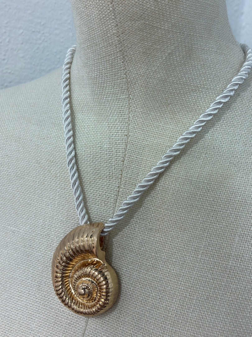 Collar caracola