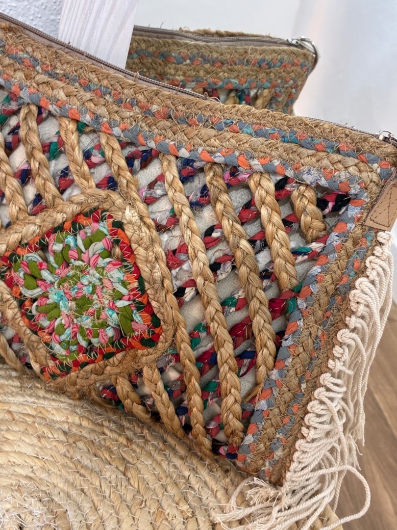 Cartera rafia flecos