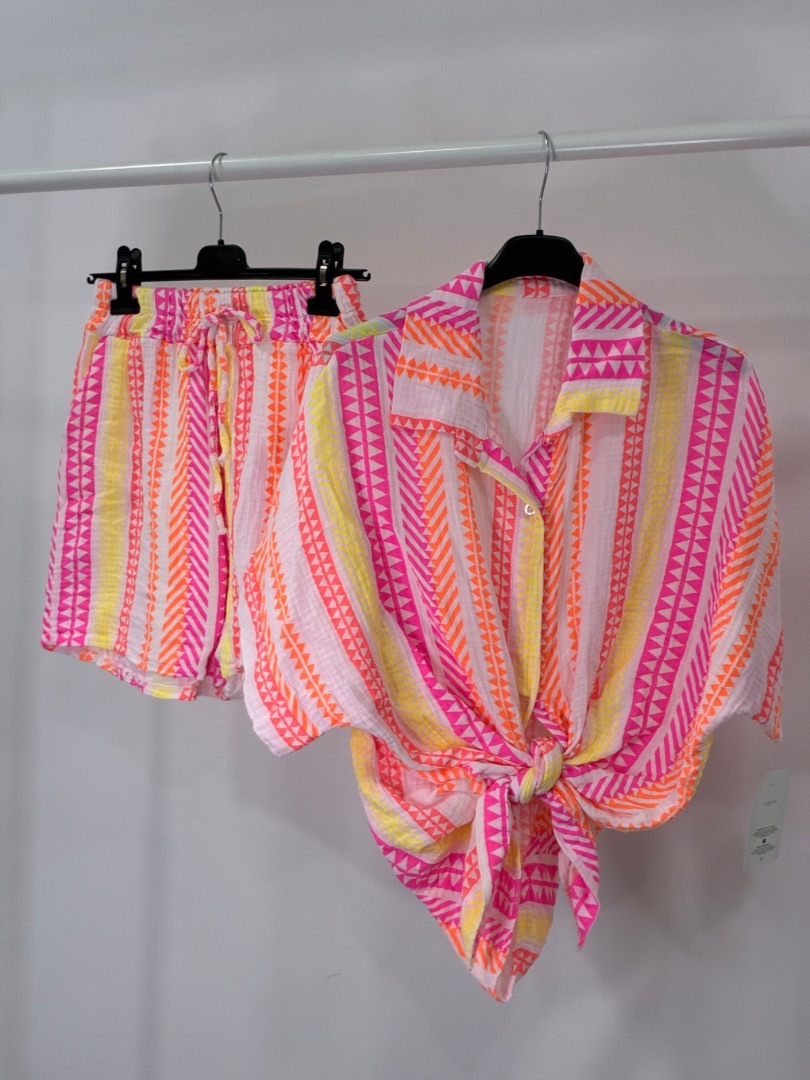 Conjunto flúor rayas
